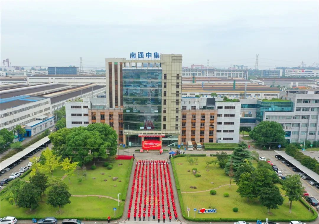 南通长征娱乐两板块各公司联合举办集团投产41周年升旗仪式&拔河比赛